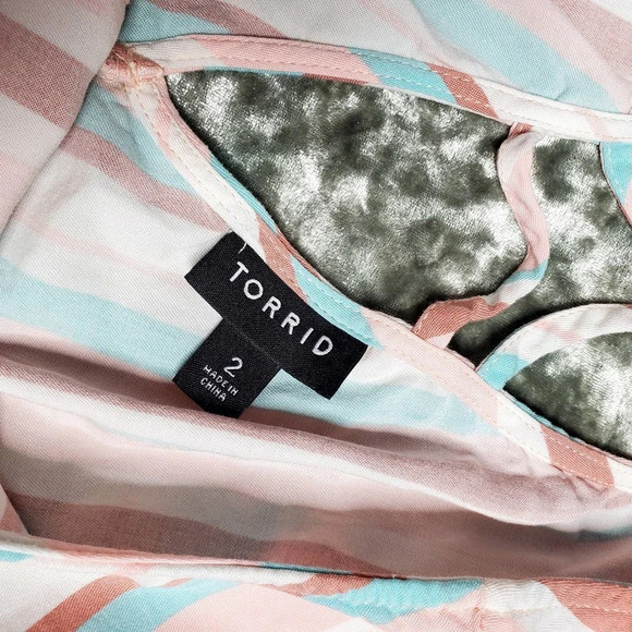 Torrid Babydoll Stretch Challis Dolma Sleeve Stripe Tunic Top Size: 2 - Picture 6 of 7